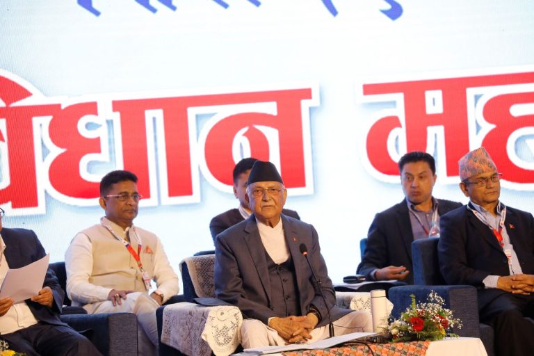 एमाले विधान संशोधन प्रस्ताव उपाध्यक्षको संख्या ६ बाट ३ मा केन्द्रीय कमिटीको संख्या २५१ सदस्यीय