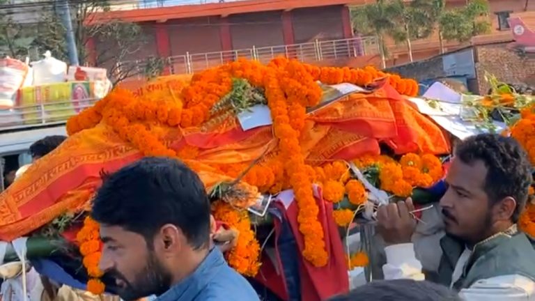 विपिन जोशीको शवयात्रा सुरु