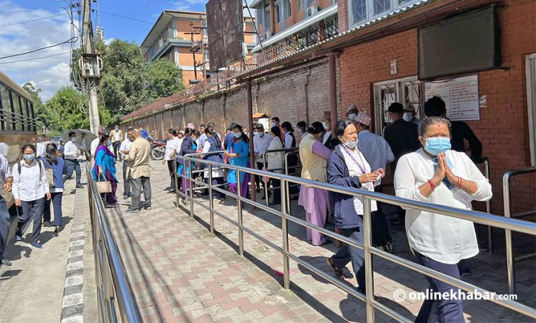 जेनजी आन्दोलनबाट बन्द भएको सिंहदरबार झिर्ने गेटपा आजबाट सुरु