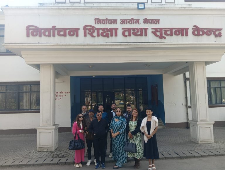 तेस्रोलिंगीको नेतृत्वमा निर्वाचन आयोगमा दल दर्ताको निवेदन