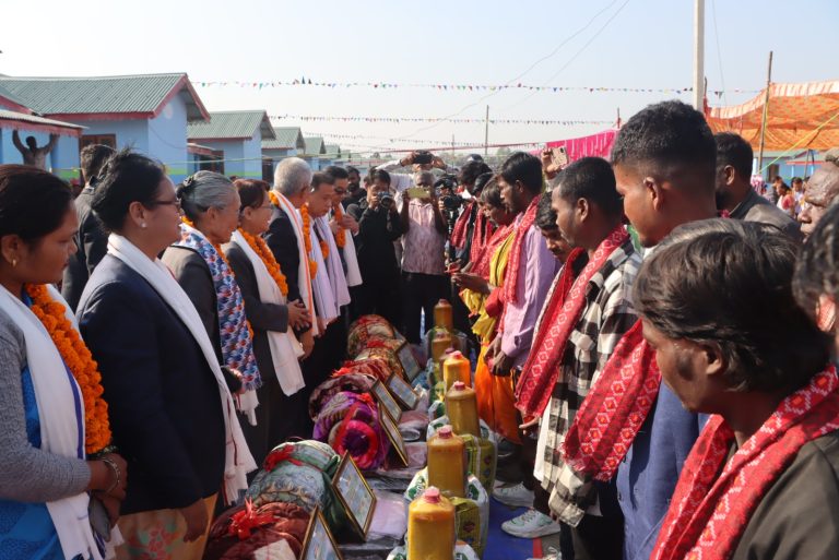 पूर्वमन्त्री भगबती चौधरीको पहलमा निर्मित एक सय सुरक्षित घरहरू हस्तान्तरण