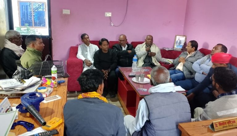 संयुक्त चुनाव चिन्ह ‘बस’ लिएर तीन दलका अध्यक्ष एकै मञ्चमा