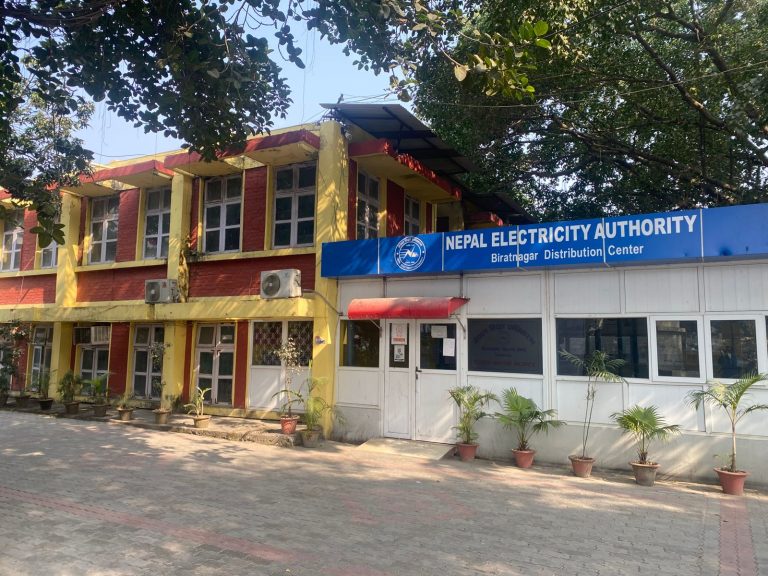 विद्युत महसुल नतिर्ने उपभोक्तामाथि कडाइ, विराटनगरमा २४९ जनाको लाइन काटियो