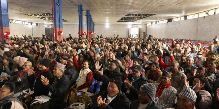 नेपाली कांग्रेसको विशेष महाधिवेशनमा महामन्त्रीद्वय गगन थापा र विश्वप्रकाश शर्माले पेश गरेका प्रतिवेदनहरू पारित