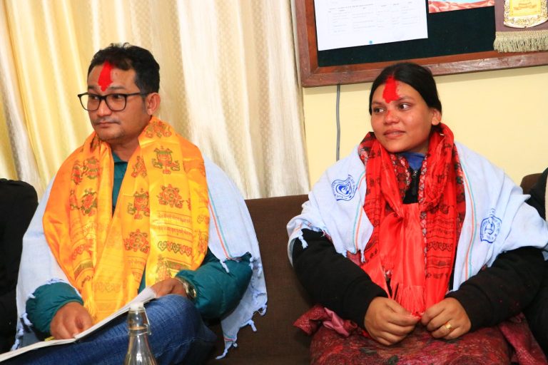 दुई कर्मचारीहरुलाई बिदाई