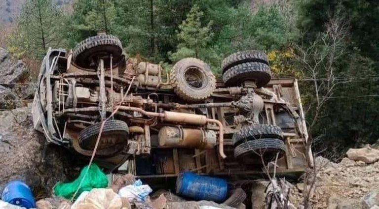 पाल्पामा टिपर दुर्घटना चालकको मृत्यु