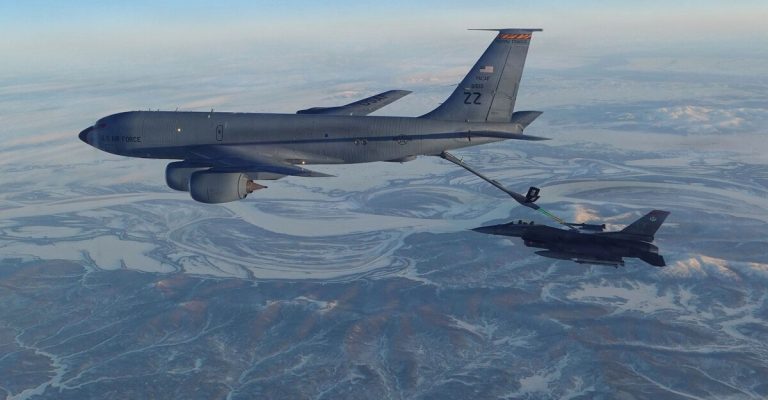 आकाशमै इन्धन भर्न प्रयोग हुने अमेरिकी सैन्य विमान इराकको मरूभूमी क्षेत्रमा दुर्घटना