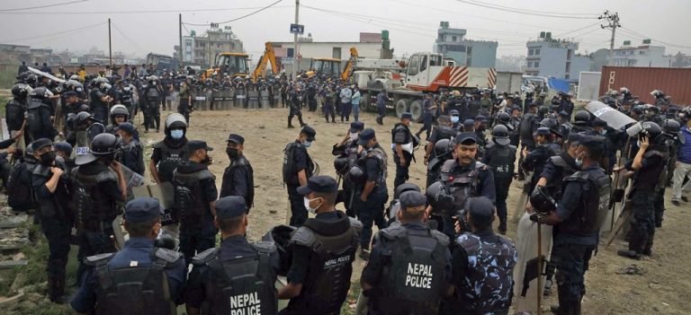 नोहरा सुकुमवासी बस्ती हटाउन बाक्लो सुरक्षाकर्मी र डोजर पुग्यो