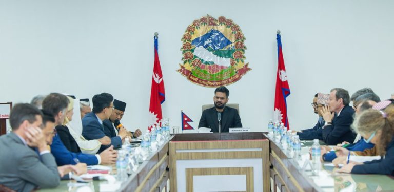 प्रधानमन्त्री बालेनले बिभिन्न देशका राजदूतलाई सिंहदरबार बोलाएर नेपालको परराष्ट्र नीतिको प्राथमिकताबारे जानकारी
